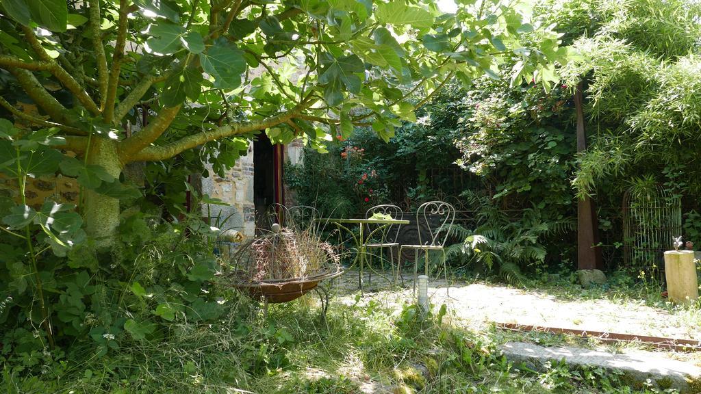 La Cage Aux Oiseaux Bed & Breakfast La Lande-de-Goult Bagian luar foto
